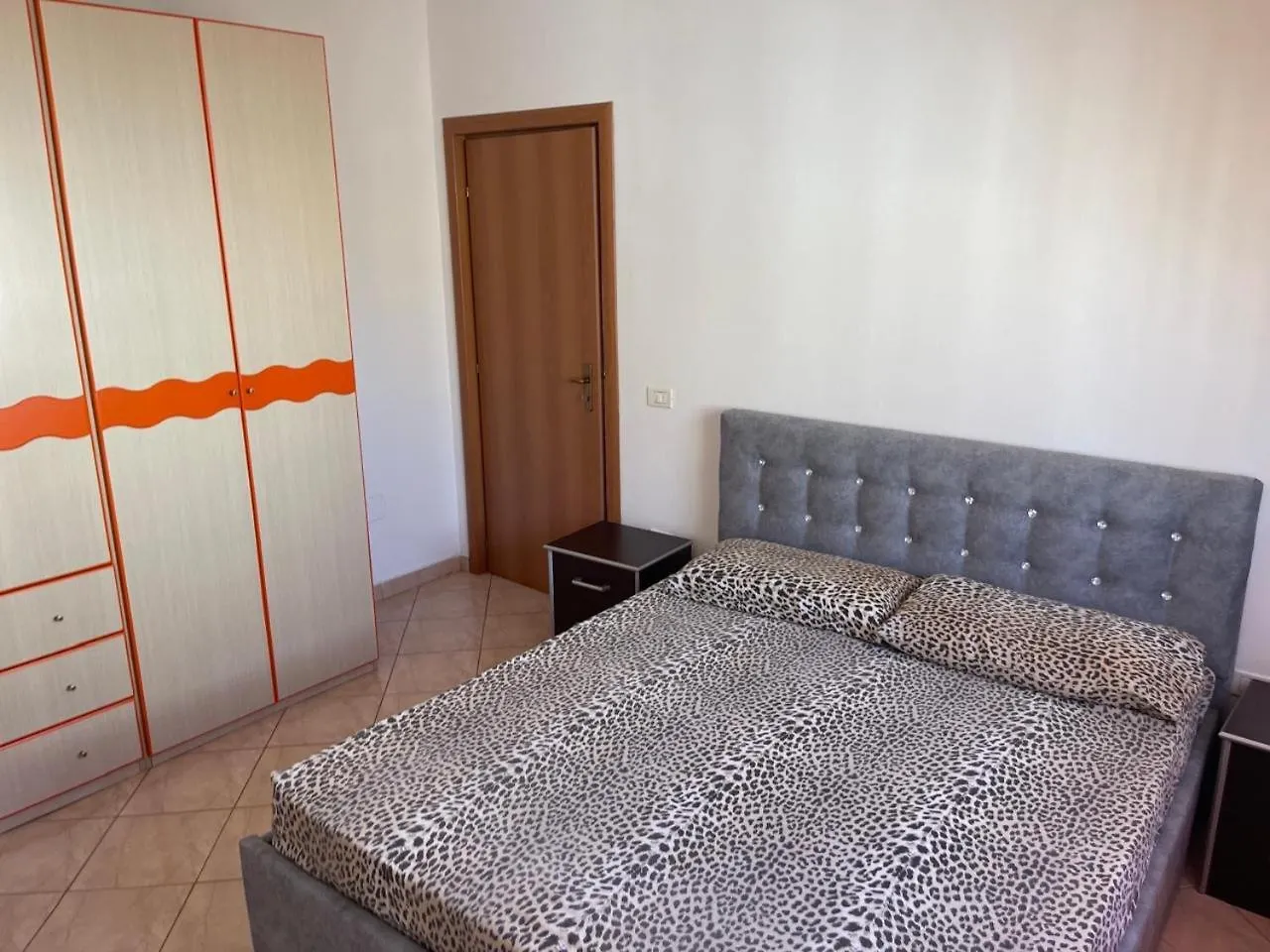 Appartamento Luce Дуррес 0*,  Албания